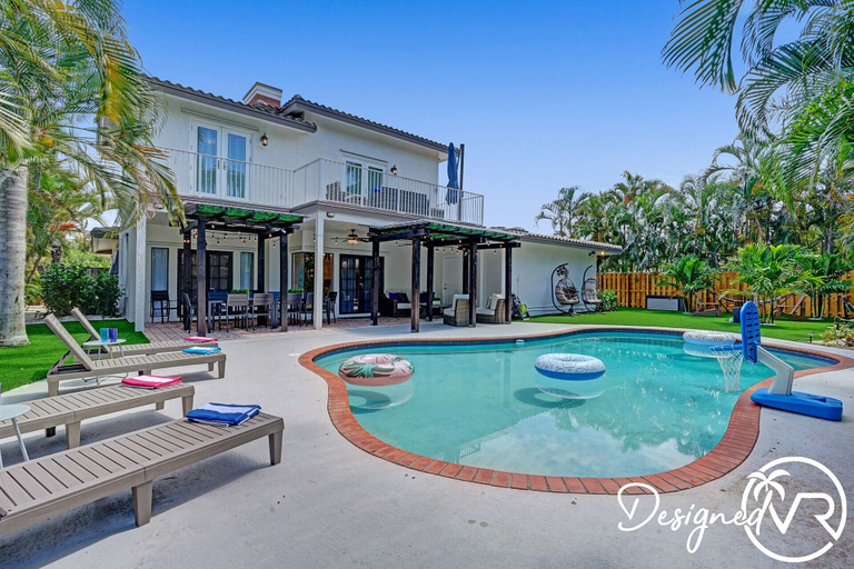 Sport & Beauty 4, Modern Chic 7-BR with Pool & Gameroom, Broward