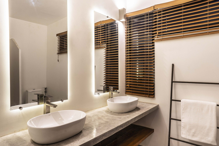 Bathroom 5, Bird of Paradise Bohol Resort, Panglao