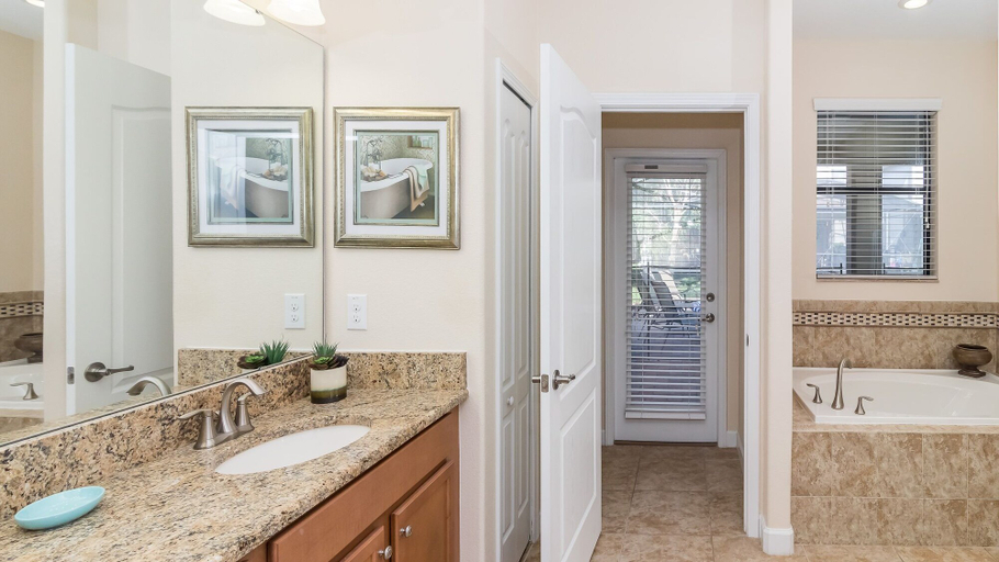 Bathroom 5, Mansion on Mrytlewood, Osceola