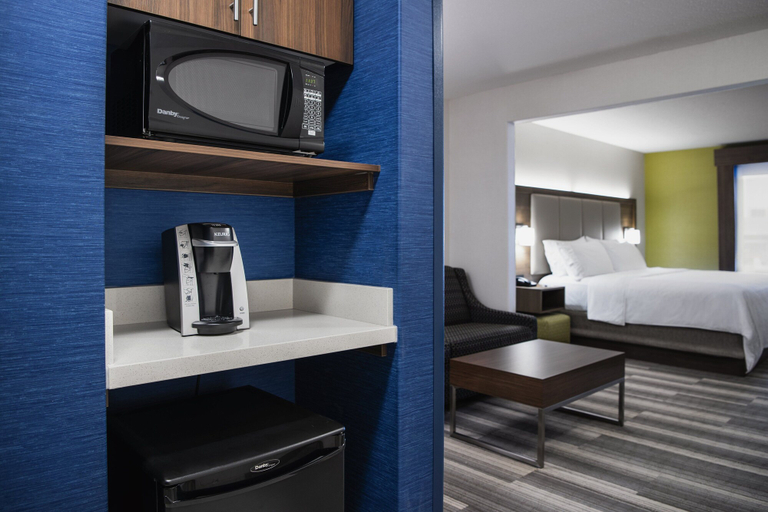 Bedroom 3, Holiday Inn Express & Suites SASKATOON CENTRE by IHG, Division No. 11
