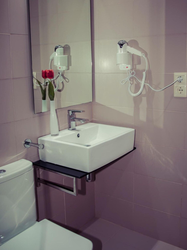 Bathroom 5, Hotel Safari, Valencia