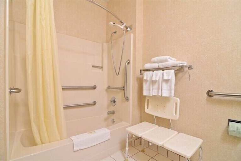 Bathroom, Quality Inn At Collins Road - Cedar Rapids, Linn