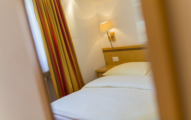 Bedroom 3, Hotel Excelsior, Visp