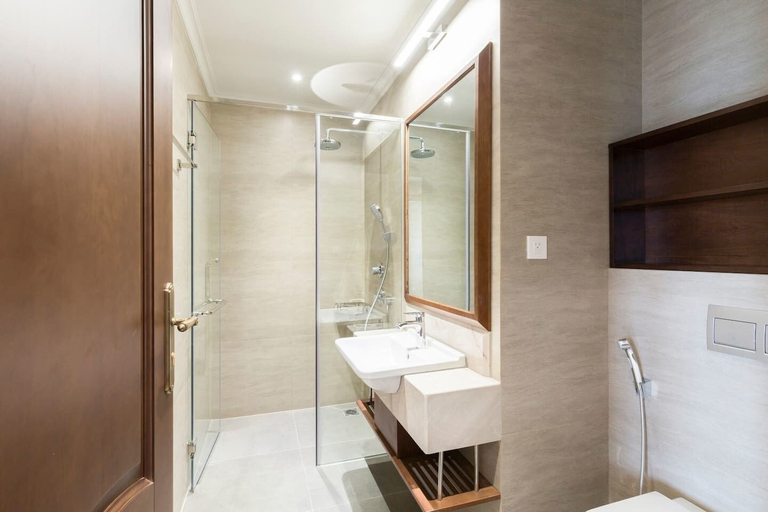Bathroom 4, Fuji Landmark, District 3
