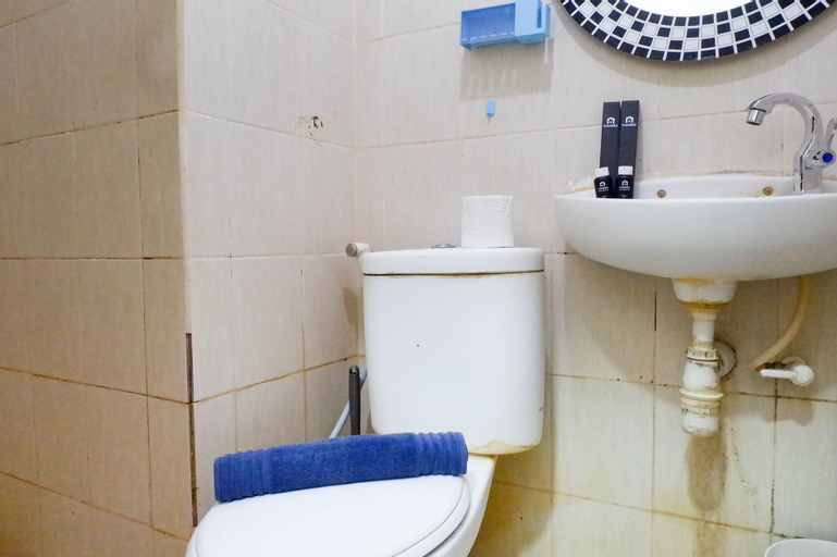 Bedroom 5, Simply Cozy Studio Apartment at Puncak Kertajaya By Travelio, Surabaya