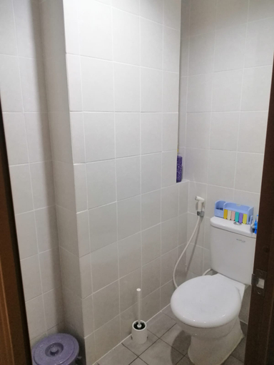 Bathroom, Cozy Studio at Apartemen Thamrin District Bekasi, Bekasi