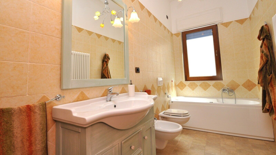 Bathroom 3, Villa Marechiaro, Lecce