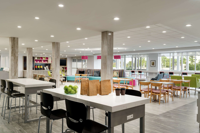 Food & Drinks 5, Home2 Suites by Hilton Norfolk Airport, Norfolk