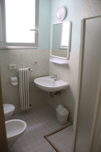 Bathroom 5, Jammin' Hostel & Bar, Rimini