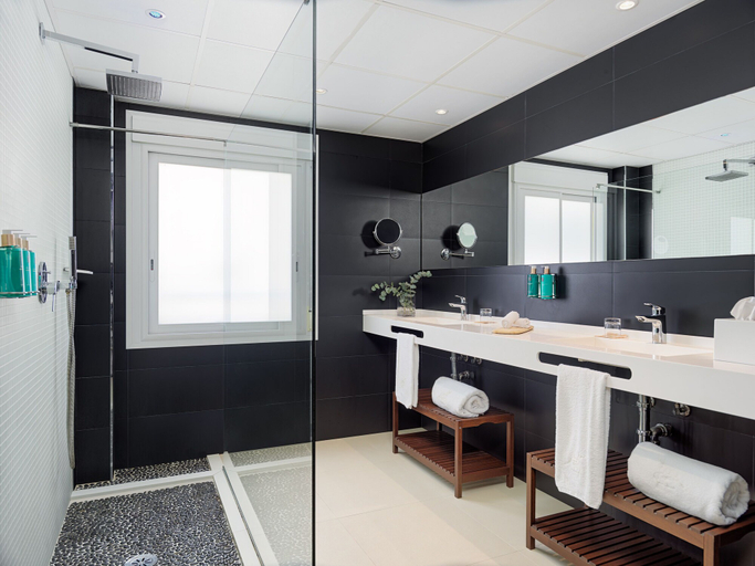 Bathroom 5, Hotel Saratoga, Baleares