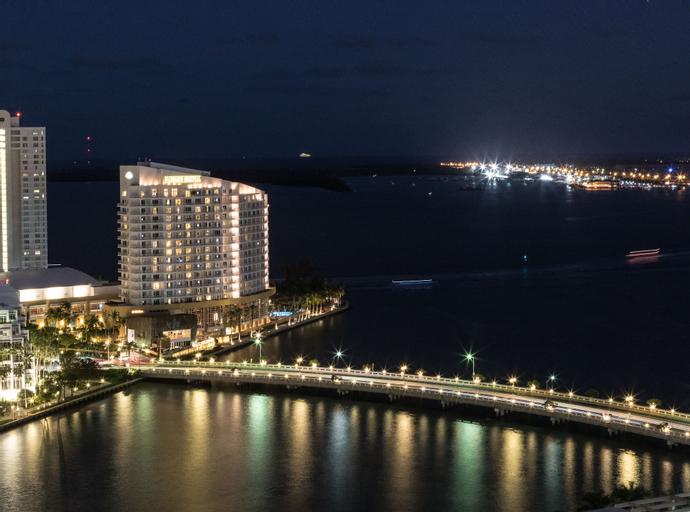 Exterior & Views 16