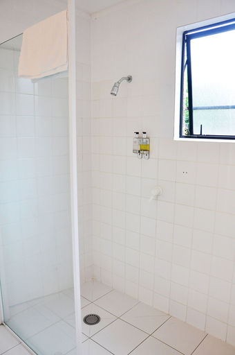 Bathroom 3, Royal Park Lodge, Waitakere