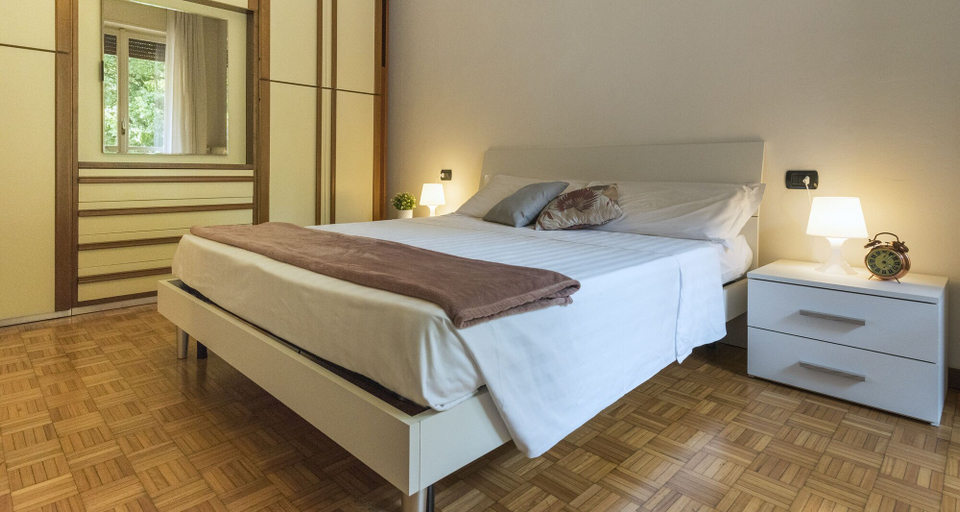 Bedroom 3, JOIVY Welcoming 1BR apt next to Villa Olmo, Como