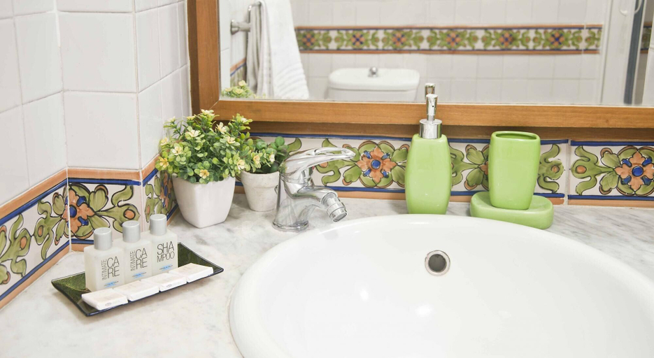 Bathroom, Napul Apartment Cappella Vecchia, Napoli