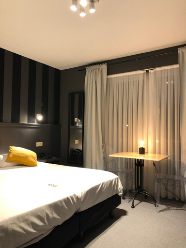 Bedroom 3, New Hotel De Lives, Namur