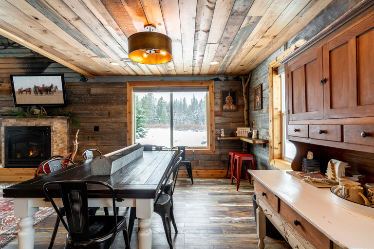 Others 5, The Bunk House, Gallatin