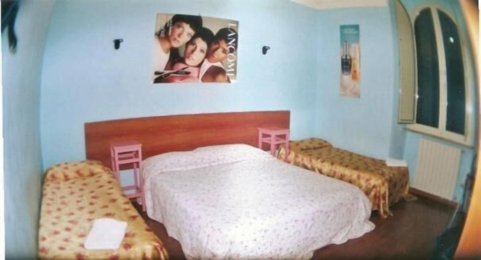 Bedroom 2, Magic Place Guest House, Rome