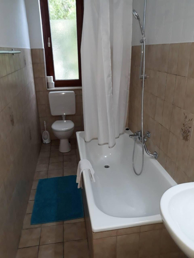 Bathroom 2, Pension Donau Apartments, Region Hannover