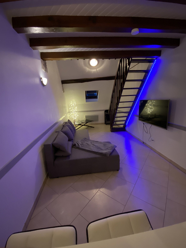Bedroom 4, Superbe appartement & piscine privée à Sens, Yonne