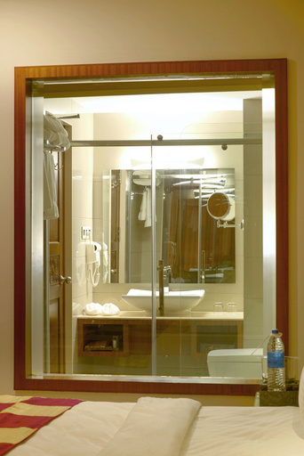 Bathroom 5, Amber Dale Luxury Hotel & Spa, Idukki