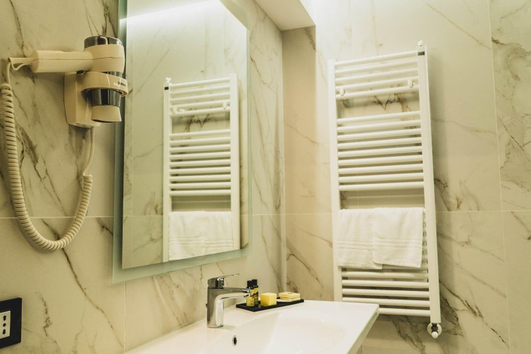 Bathroom 5, Hotel Pontemare, Palermo