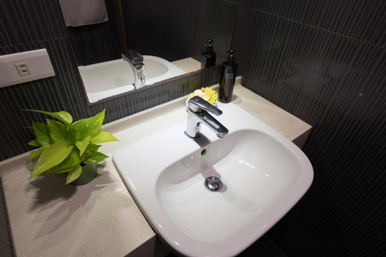 Bathroom 2, Banff-Penghu Bed and Breakfast, Penghu