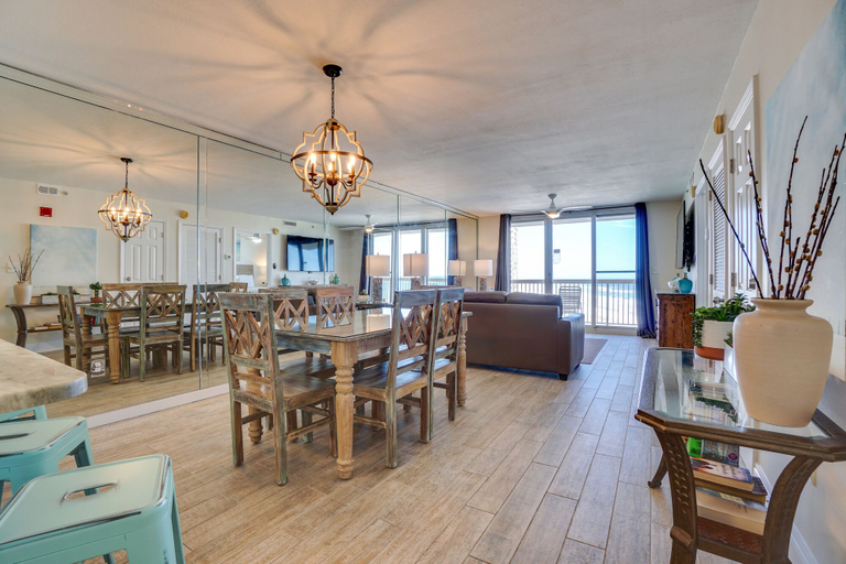 Food & Drinks, Pelican Beach Resort by Panhandle Getaways, Okaloosa