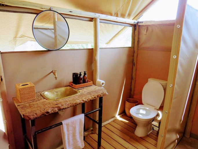 Bathroom 4, Bundox Explorer Camp, Mopani