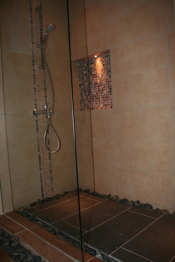 Bathroom 4, Dodola Lodge