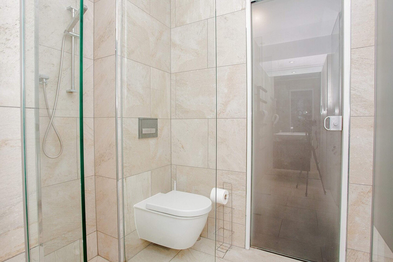 Bathroom 2, Exquisite 2 Bedroom Apartment In Bank, London