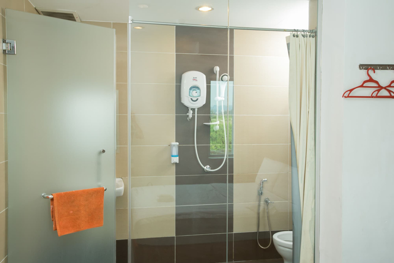 Bathroom 5, 1 Hotel Mahkota Cheras, Hulu Langat