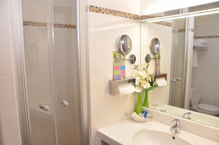 Bathroom 5, Promotel, Alpes-Maritimes