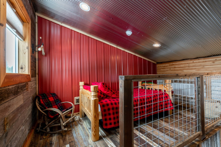 Others 4, The Bunk House, Gallatin