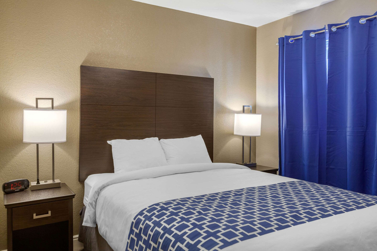 Bedroom 3, Rodeway Inn & Suites Ontario, Malheur