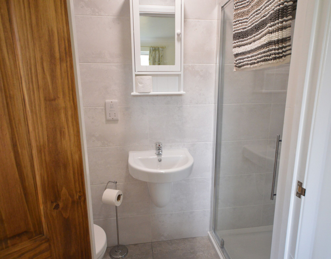 Bathroom 3, Queen Bower Farm Lodge, Isle of Wight