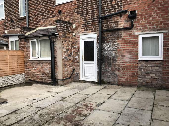 Exterior & Views 2, Modern Comfy 2-bedroom Flat in St Helens, Saint Helens