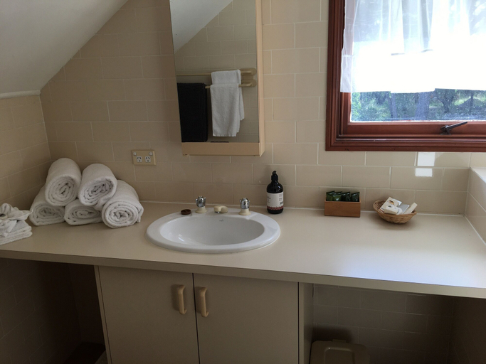 Bathroom 4, Girraween Country Inn, Stanthorpe