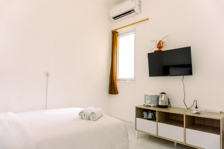Bedroom 2, Simply Studio No Kitchen Apartment at 5th Floor Aeropolis Residence By Travelio, Tangerang