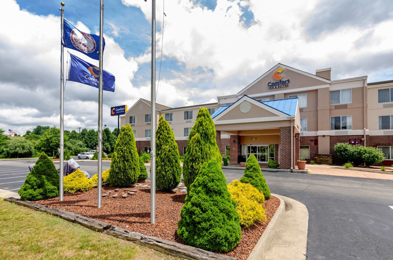 Exterior & Views 2, Comfort Inn & Suites Hillsville I-77, Carroll