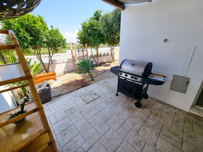 Others 5, Private Pool Villa Next to the Beach, Larnaca