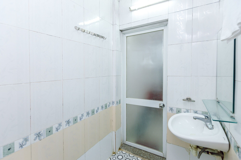 Bathroom 4, OYO 604 Queen Hotel, Hoàn Kiếm