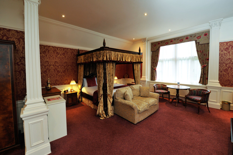 Bedroom 3, Best Western Plus Grim's Dyke Hotel, London