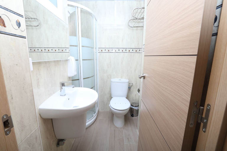 Bathroom 3, Hostal Palmones, Cádiz