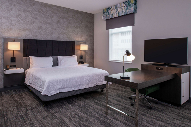 Bedroom 3, Hampton Inn & Suites Winston-Salem Downtown, Forsyth