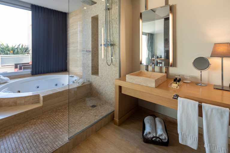 Bathroom 5, Gran Palas Hotel - Spa incluido, Tarragona