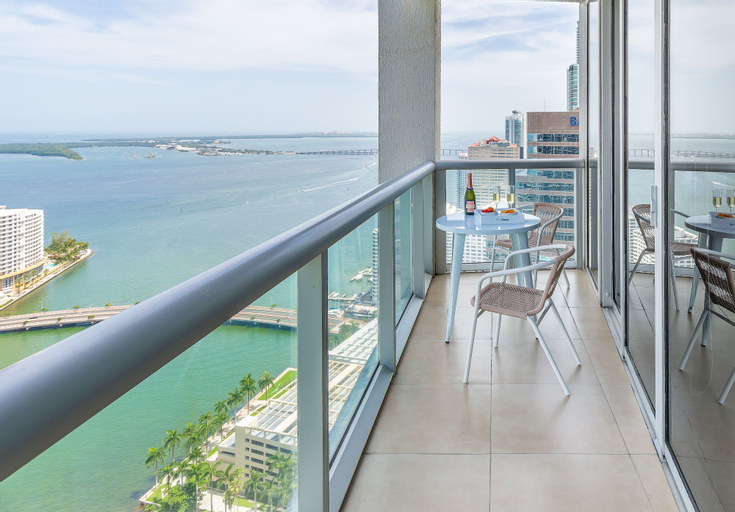 Exterior & Views 17