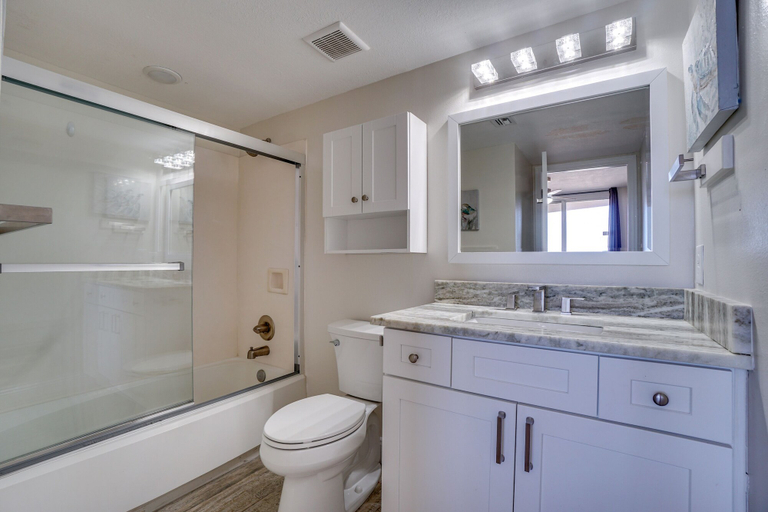 Bathroom 4, Pelican Beach Resort by Panhandle Getaways, Okaloosa