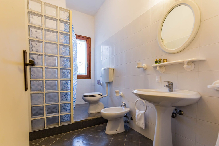 Bathroom 3, Le Fonti a San Giorgio, Florence