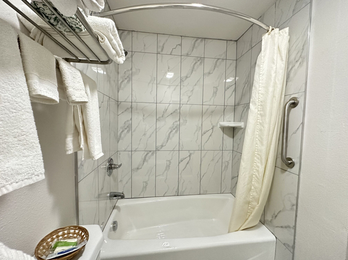 Bathroom 3, Llano Motel, Llano