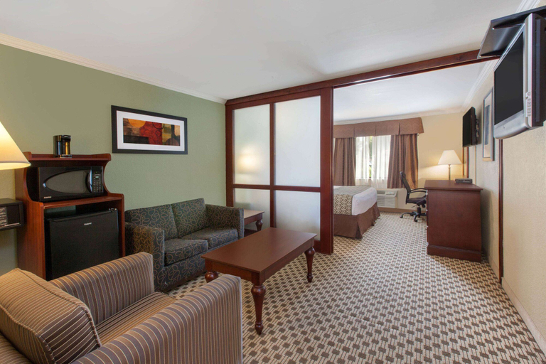 Bedroom 3, Baymont by Wyndham Pompton Plains/Wayne, Passaic